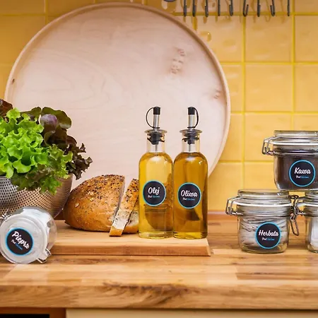 Warm & Family Friendly Apartment With Balcony By Noclegi Renters Appartement