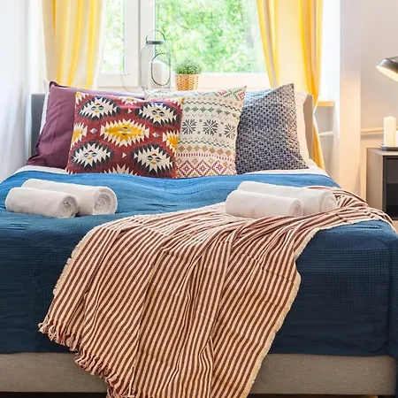 Warm & Family Friendly Apartment With Balcony By Noclegi Renters Appartement Warschau