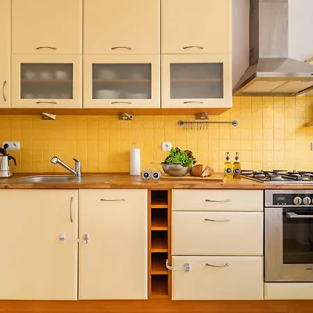 Warm & Family Friendly Apartment With Balcony By Noclegi Renters