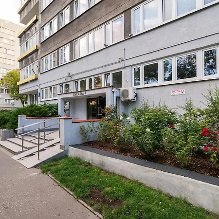 Warm & Family Friendly With Balcony By Renters Apartmán Varšava