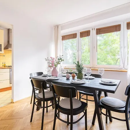 Apartmán Warm & Family Friendly With Balcony By Renters *