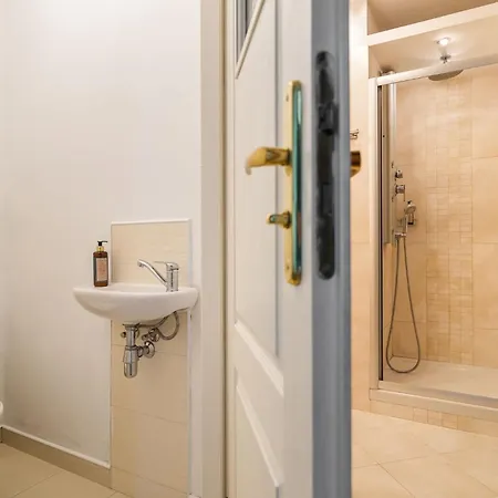 Apartment Smolna 8 - Warm With Balcony By Renters Warsaw
