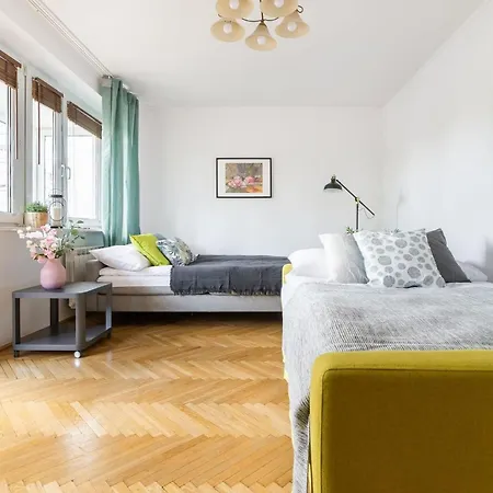 Apartment Smolna 8 - Warm With Balcony By Renters *
