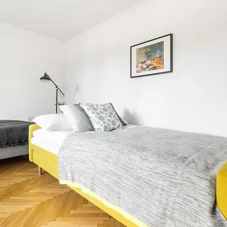 Smolna 8 - Warm With Balcony By Renters *